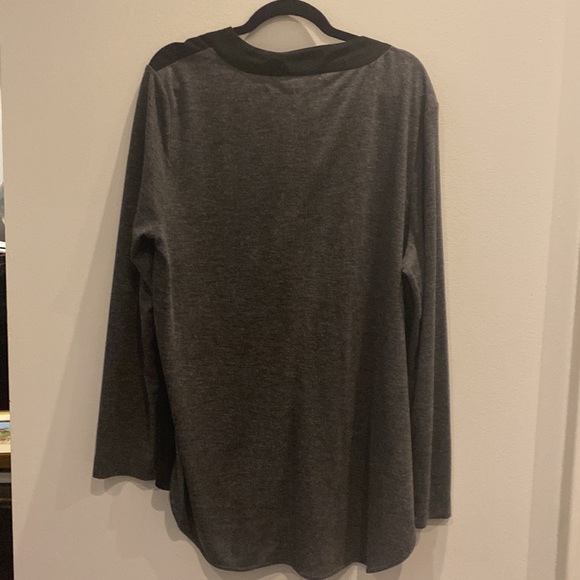 Loft, relaxed fit. Black rayon front w/ Gray lightweight stretch sweater back. - Picture 2 of 8